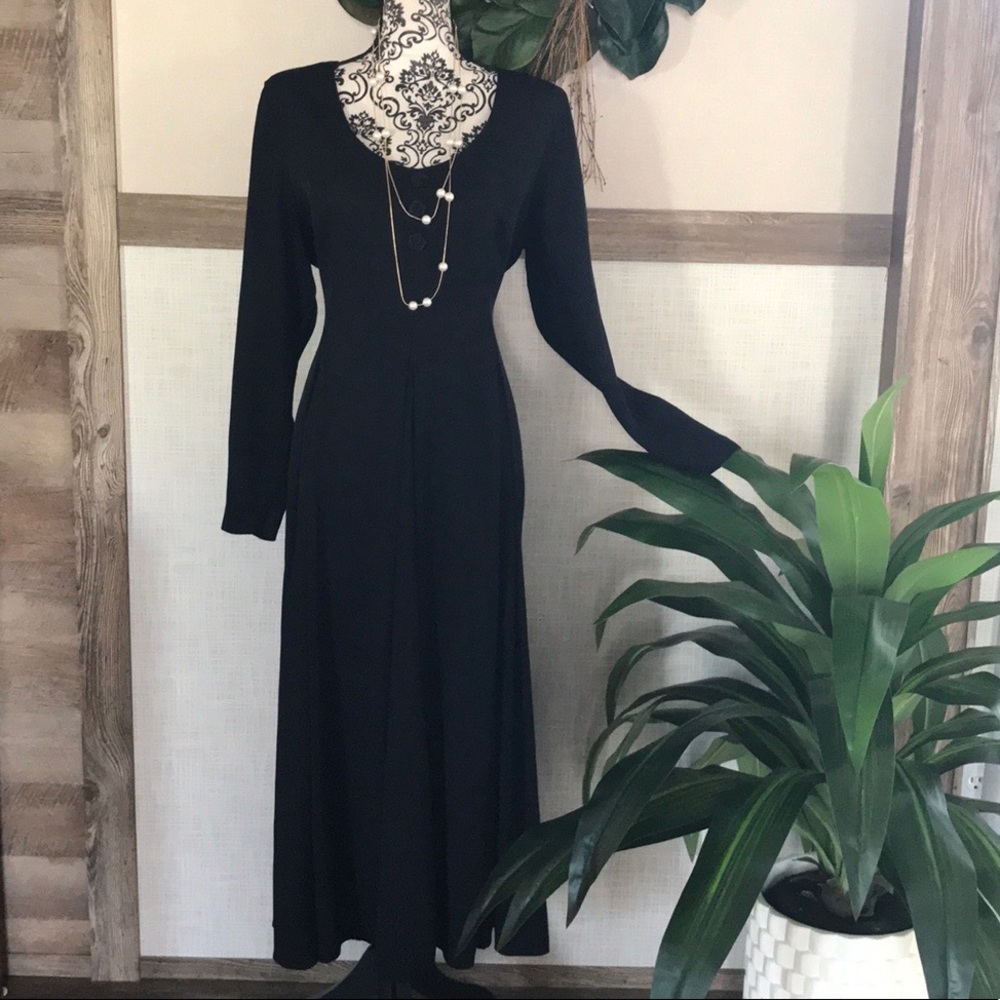 Great Quality Rosette Button Pleated Maxi Dress - Picture 1 of 8
